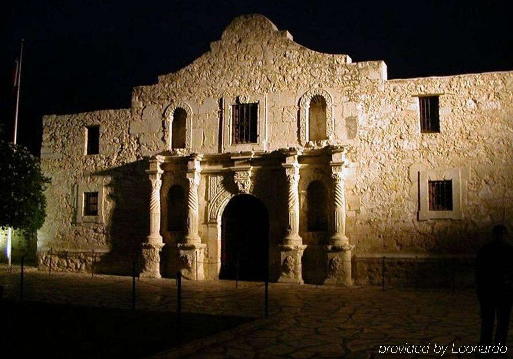 Holiday Inn San Antonio-Riverwalk, An Ihg Hotel Exterior photo